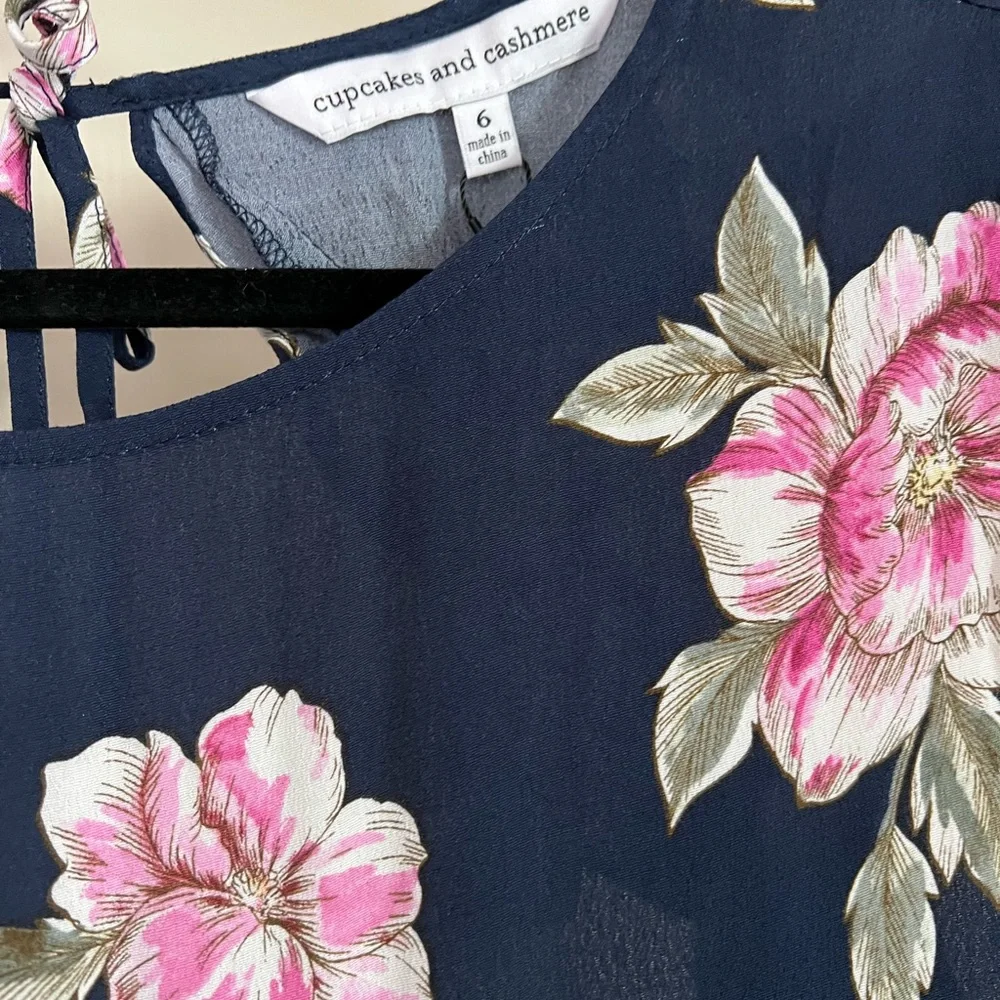 Cupcakes & Cashmere Floral Navy backless Romper NWT - Picture 3 of 9
